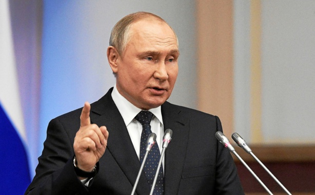 Vladimir Poutine justifie sur l'invasion russe en Ukraine : "Une menace absolument inacceptable se constituait, directement à nos frontières"