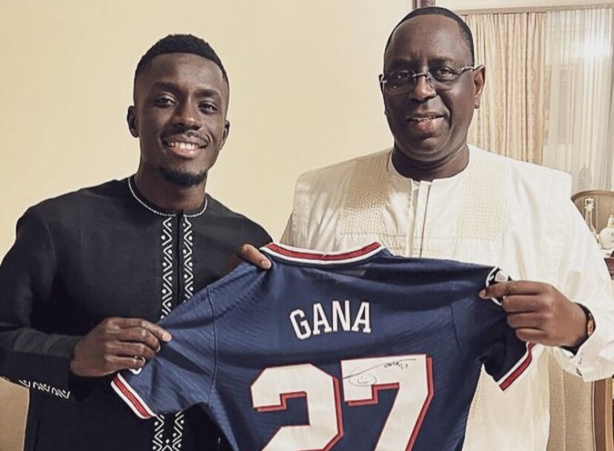 Macky apporte finalement son soutien à Gana Gueye : "Ses convictions religieuses doivent être respectées" Macky apporte finalement son soutien à Gana Gueye : "Ses convictions religieuses doivent être respectées"