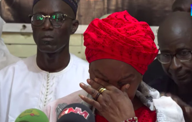 Vidéo : Son fils "tué" par un responsable de l'APR, la mère de la victime interpelle Macky Sall Vidéo : Son fils "tué" par un responsable de l'APR, la mère de la victime interpelle Macky Sall
