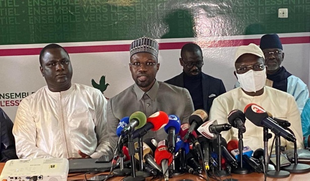 Décès de onze (11) nouveau-nés à Tivaoune :  La coalition "Yewwi Askan Wi" suspend toutes ses activités politiques