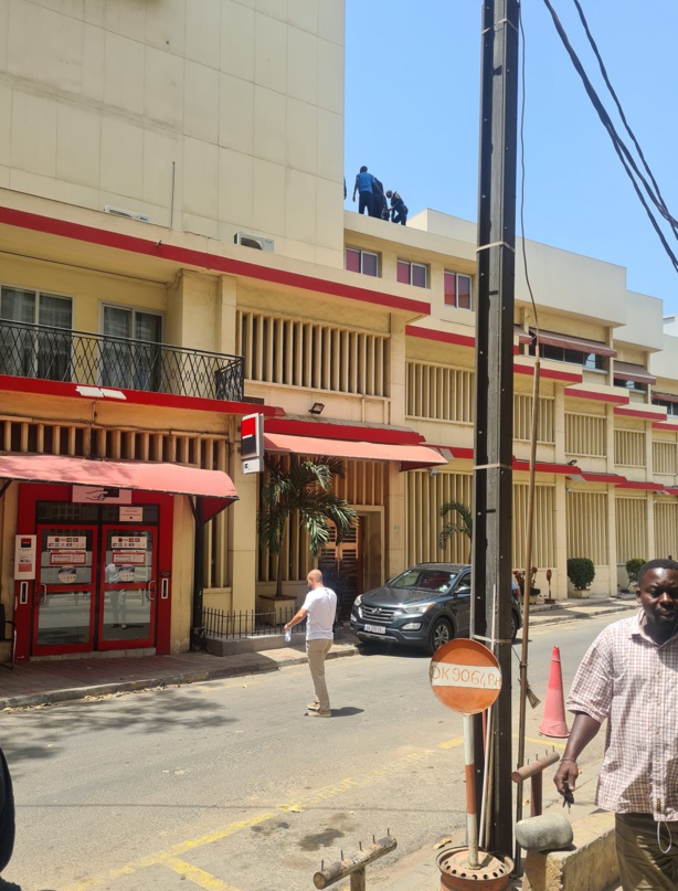 Avenue Roume de Dakar : Une femme saute du haut de l'immeuble abritant la SGBS Avenue Roume de Dakar : Une femme saute du haut de l'immeuble abritant la SGBS
