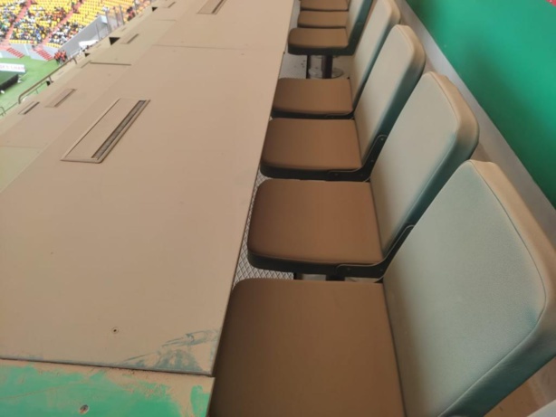 Regardez le stade Abdoulaye Wade devenu très sale Regardez le stade Abdoulaye Wade devenu très sale