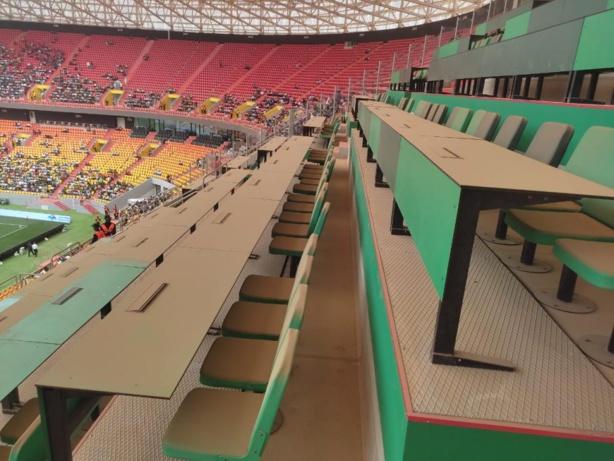 Regardez le stade Abdoulaye Wade devenu très sale Regardez le stade Abdoulaye Wade devenu très sale