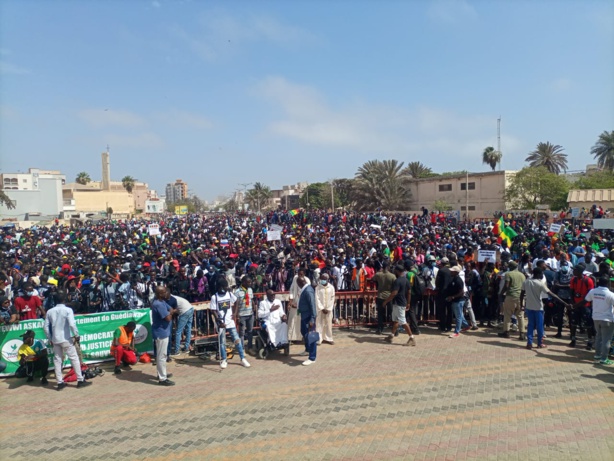 Manifestation de YAW :  Le réseau Internet saboté