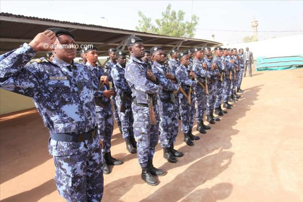 Mali: au moins 5 douaniers périssent dans une "attaque terroriste Mali: au moins 5 douaniers périssent dans une "attaque terroriste