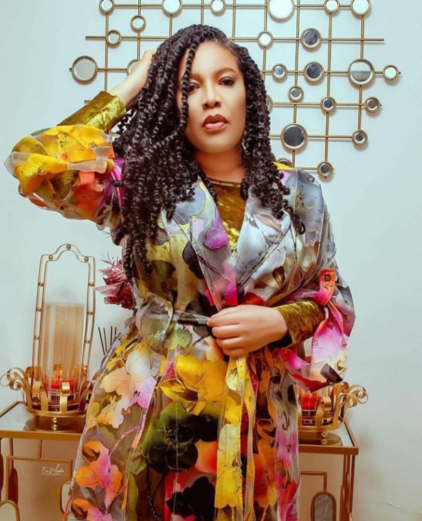 Malgré ses 55 ans, l'actrice Monalisa Chinda garde toujours une forme séduisante Malgré ses 55 ans, l'actrice Monalisa Chinda garde toujours une forme séduisante