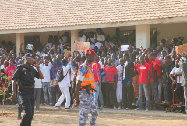Ziguinchor : Le SAES-UASZ dénonce la violence et la présence policière dans l'espace Universitaire Ziguinchor : Le SAES-UASZ dénonce la violence et la présence policière dans l'espace Universitaire