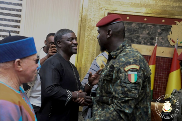 Guinée : voilà pourquoi Akon, Salif Keita, Paul Pogba...ont été reçus par le colonel Mamady Doumbya Guinée : voilà pourquoi Akon, Salif Keita, Paul Pogba...ont été reçus par le colonel Mamady Doumbya