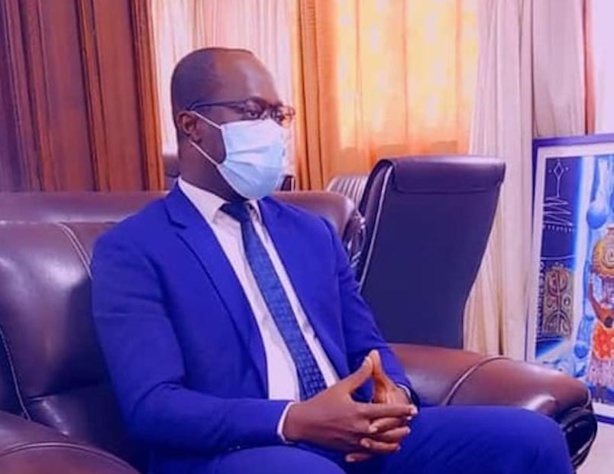 Les craintes de l'ancien DG de la Solde Charles Ciss: "L’acte final c'est de détruire mes pièces d’état civil" Les craintes de l'ancien DG de la Solde Charles Ciss: "L’acte final c'est de détruire mes pièces d’état civil"