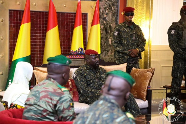 Guinée: Le colonel Doumbouya ordonne à deux géants miniers d'arrêter leurs activités Guinée: Le colonel Doumbouya ordonne à deux géants miniers d'arrêter leurs activités