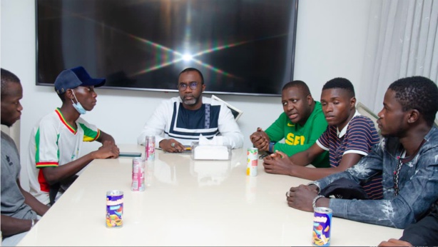 Non payement de leur logement par Sonko: Doudou KA sauve les étudiants de Ziguinchor d'une expulsion Non payement de leur logement par Sonko: Doudou KA sauve les étudiants de Ziguinchor d'une expulsion