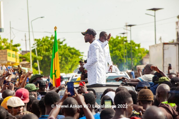 Ousmane Sonko fait escale à Kébémer, la ville natale de Me Wade Ousmane Sonko fait escale à Kébémer, la ville natale de Me Wade
