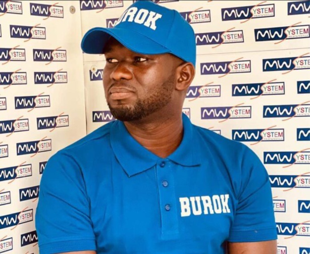 Arrestation d'Outhmane Diagne de la “Mafia Kacc Kacc”, ses proches alertent : "Tout ce qui lui arrivera, sera de la responsabilité de Macky Sall" Arrestation d'Outhmane Diagne de la “Mafia Kacc Kacc”, ses proches alertent : "Tout ce qui lui arrivera, sera de la responsabilité de Macky Sall"