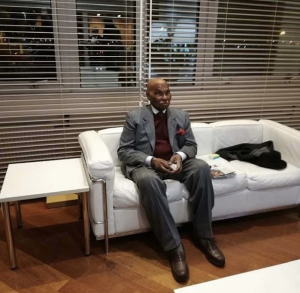 Me Wade change son programme et arrive à Dakar ce vendredi Me Wade change son programme et arrive à Dakar ce vendredi
