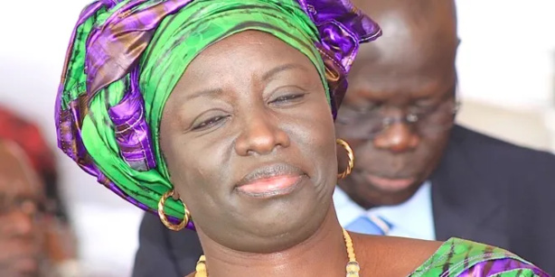 Battue dans son bureau de vote, Aminna Touré annonce que BBY " a gagné 30 départements sur les 46" Battue dans son bureau de vote, Aminna Touré annonce que BBY " a gagné 30 départements sur les 46"