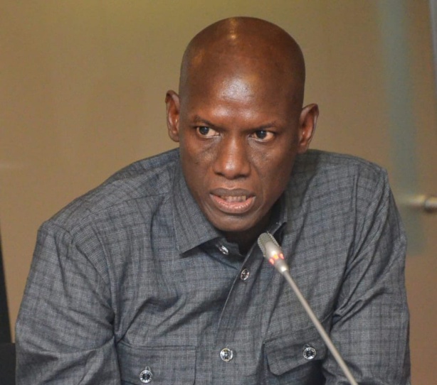 "Qui fait le malin, Tombe dans le ravin" (Falilou BA) "Qui fait le malin, Tombe dans le ravin" (Falilou BA)