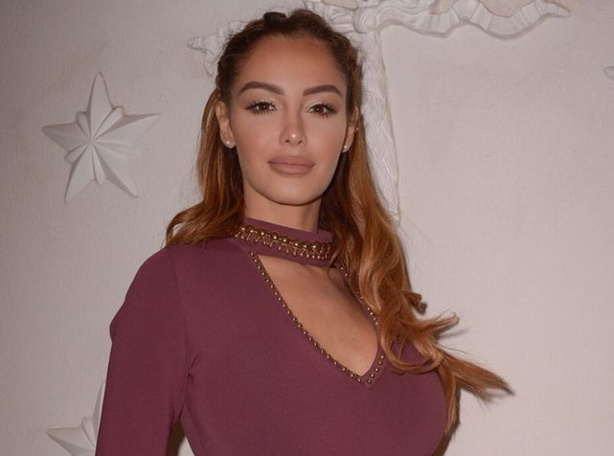 Nabilla : ses caprices de diva sur le tournage de sa nouvelle émission révélés par un grand quotidien national ! Nabilla : ses caprices de diva sur le tournage de sa nouvelle émission révélés par un grand quotidien national !