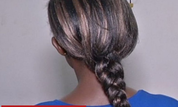 Une fille de 18 ans mouille son père devant le juge Téléko: "Il me caressait, me léchait et me pénétrait" Une fille de 18 ans mouille son père devant le juge Téléko: "Il me caressait, me léchait et me pénétrait"