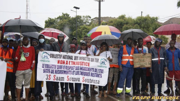 Marche d'une partie des impactés du TER à Sébi : Les indemnisations à l'origine d'une colère Marche d'une partie des impactés du TER à Sébi : Les indemnisations à l'origine d'une colère