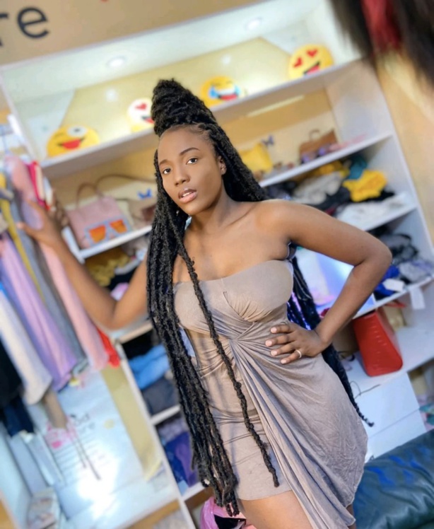 La ravissante actrice Adja alias Arame de la série « Valeurs » dans une très belle robe La ravissante actrice Adja alias Arame de la série « Valeurs » dans une très belle robe