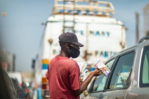 Marchand ambulant à Dakar : Plongée dans l'enfer des infortunés de la ville