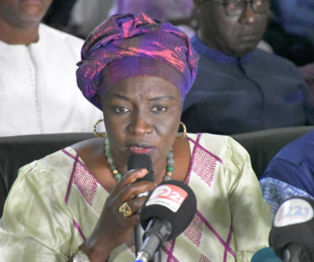 Mimi Touré :"Il faut réhabiliter le mérite, car tout le monde n'est pas gendre ou beau-cousin du Président" Mimi Touré :"Il faut réhabiliter le mérite, car tout le monde n'est pas gendre ou beau-cousin du Président"