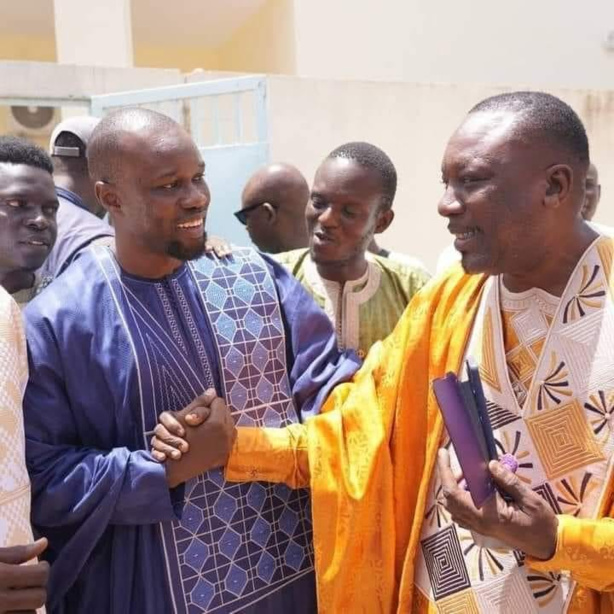 L'artiste comédien Aladji Rafétt a finalement rencontré Sonko L'artiste comédien Aladji Rafétt a finalement rencontré Sonko