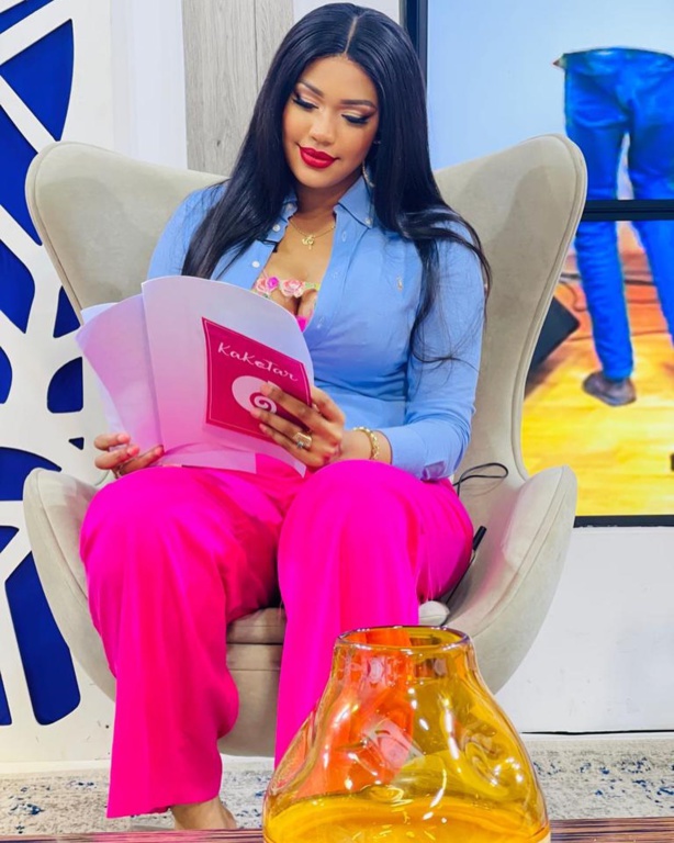 Yaye Awa Dieye de la TFM, séduisante !!!