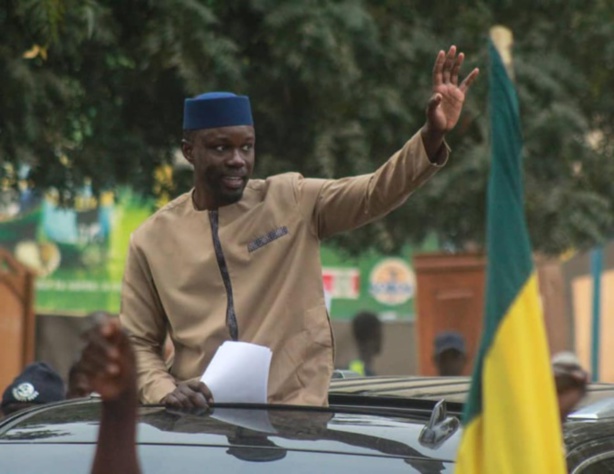 Ousmane Sonko aux gendarmes : «Vous êtes en train de faire ma tournée » Ousmane Sonko aux gendarmes : «Vous êtes en train de faire ma tournée »