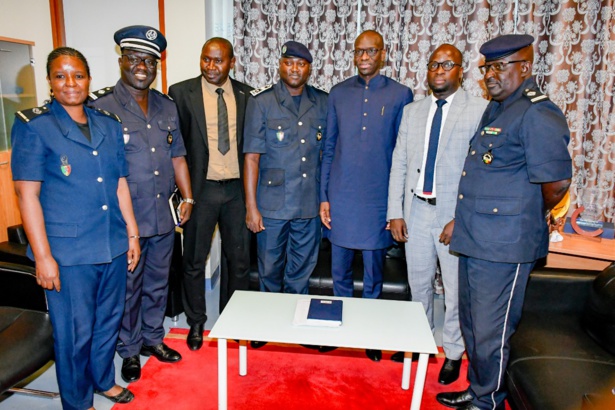 Série de visites 24 heures après son installation à la tête de AIBD sa : Abdoulaye Dieye à l’écoute de la plateforme aéroportuaire Série de visites 24 heures après son installation à la tête de AIBD sa : Abdoulaye Dieye à l’écoute de la plateforme aéroportuaire