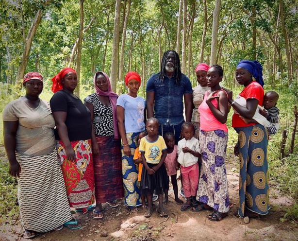 Tiken Jah Fakoly sur l'excision : "Un complot des hommes contre les femmes mais malheureusement pratiqué par des femmes sur d'autres femmes" Tiken Jah Fakoly sur l'excision : "Un complot des hommes contre les femmes mais malheureusement pratiqué par des femmes sur d'autres femmes"