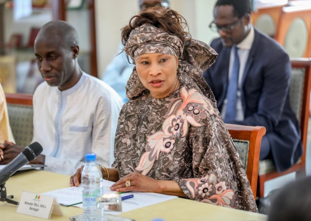 Me Aïssata Tall Sall au forum de Dakar : « Les orientations et les choix stratégiques en matière de sécurité doivent d'abord émaner des États africains »