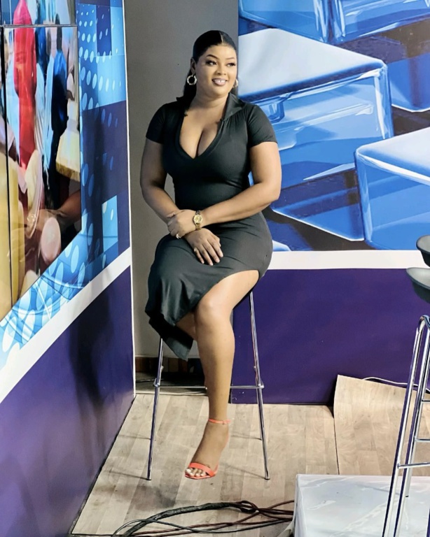 La "douce" actrice et animatrice Jeanne Mendy de la sen tv La "douce" actrice et animatrice Jeanne Mendy de la sen tv