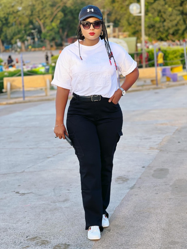 La Présentatrice de TV, Merry Beye fait son show à Thies La Présentatrice de TV, Merry Beye fait son show à Thies