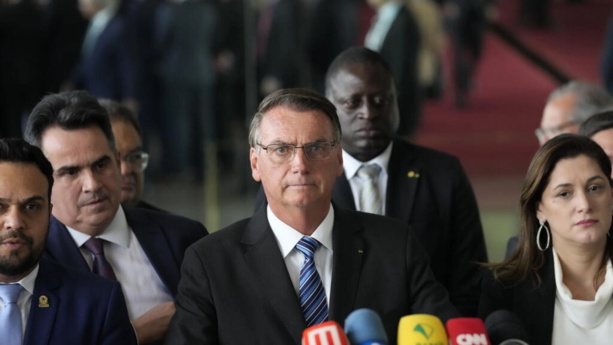 Brésil: Jair Bolsonaro accepte sa défaite 