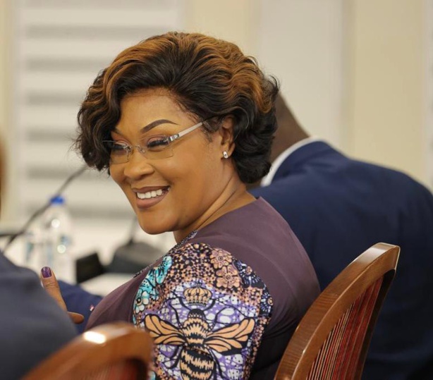 La ministre Belmonde Dogo avec son sourire... La ministre Belmonde Dogo avec son sourire...