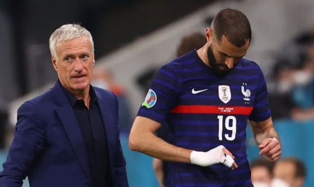 Karim Benzema : "De ma vie je n'ai jamais abandonné...la raison me dit de laisser ma place à quelqu'un" Karim Benzema : "De ma vie je n'ai jamais abandonné...la raison me dit de laisser ma place à quelqu'un"