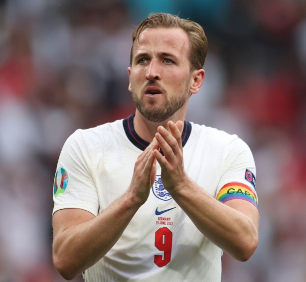 Port d’un brassard LGBT : La FIFA recadre Kane Port d’un brassard LGBT : La FIFA recadre Kane