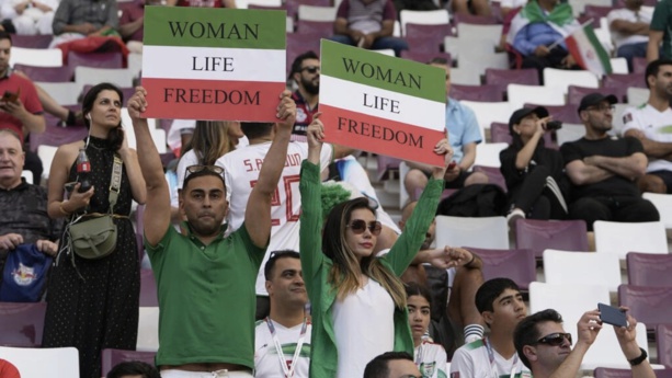 Coupe du monde 2022: les onze joueurs iraniens s'abstiennent de chanter leur hymne Coupe du monde 2022: les onze joueurs iraniens s'abstiennent de chanter leur hymne