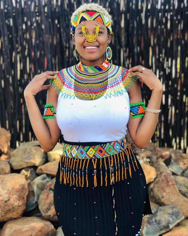 Asavela Mngqithi, actrice et mannequin sud-africaine Asavela Mngqithi, actrice et mannequin sud-africaine