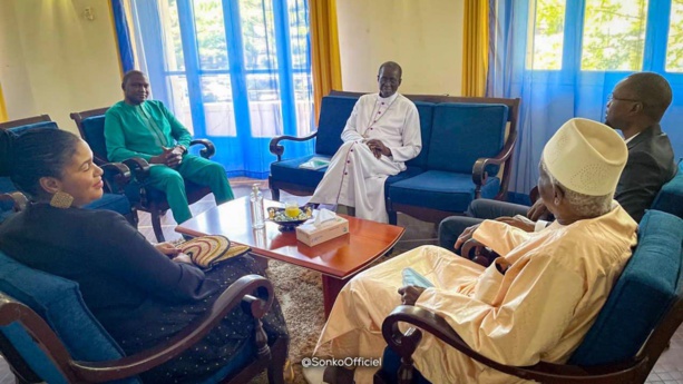 Ousmane Sonko reçu longuement par Monseigneur Benjamin Ndiaye Ousmane Sonko reçu longuement par Monseigneur Benjamin Ndiaye