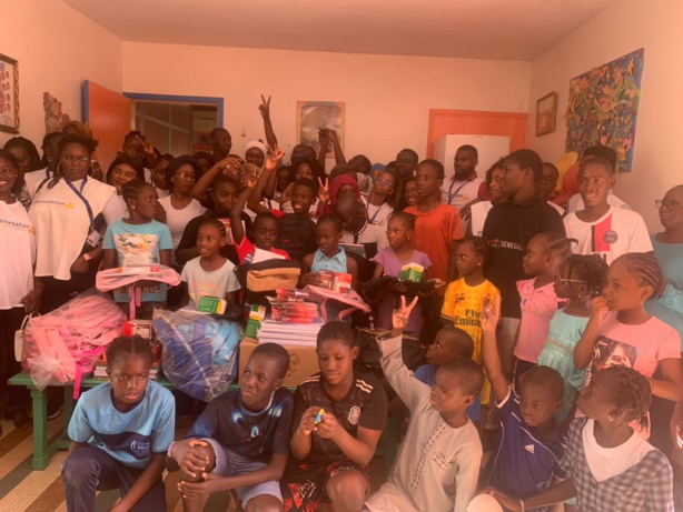 SOUTIENS AUX FAMILLES : Plus de 100 kits scolaires offerts au village d’enfant SOS