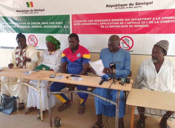 Exploitation du zircon de Niafrang : Les populations vilipendent la socité Astron et accusent le gouvernement de... Exploitation du zircon de Niafrang : Les populations vilipendent la socité Astron et accusent le gouvernement de...