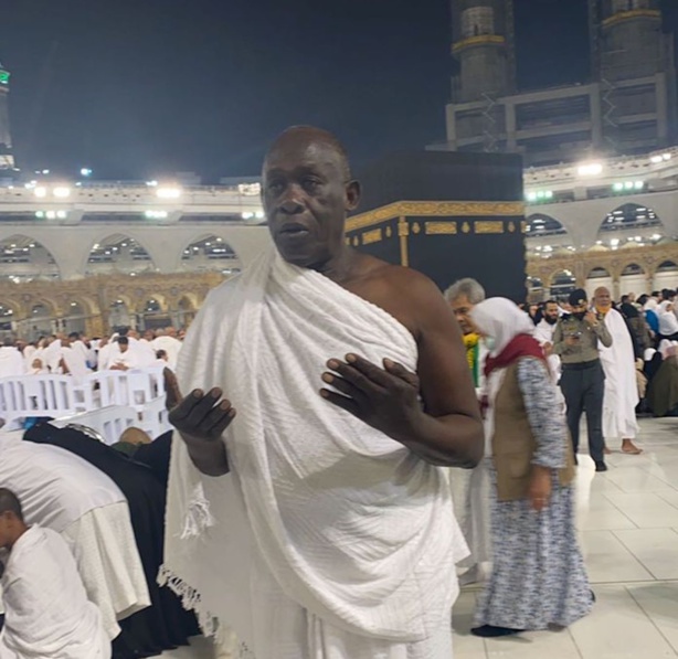 A la Mecque, Baba Tandian a formulé des prières pour freiner les ardeurs "néfastes des marchands d’illusions et fouteurs" de troubles du sport A la Mecque, Baba Tandian a formulé des prières pour freiner les ardeurs "néfastes des marchands d’illusions et fouteurs" de troubles du sport