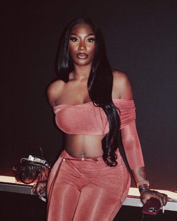 Aya Nakamura toute naturelle !!! Aya Nakamura toute naturelle !!!