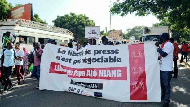 Nouvelle arrestation de Pape Ale Niang : Le Collectif des journalistes démocrates dénonce et interpelle les...