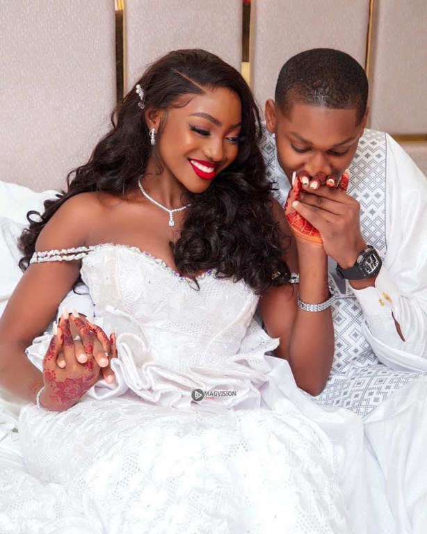 Cheikh Sarr, 19ans, fils du milliardaire Tahirou Sarr, épouse une nymphe Cheikh Sarr, 19ans, fils du milliardaire Tahirou Sarr, épouse une nymphe