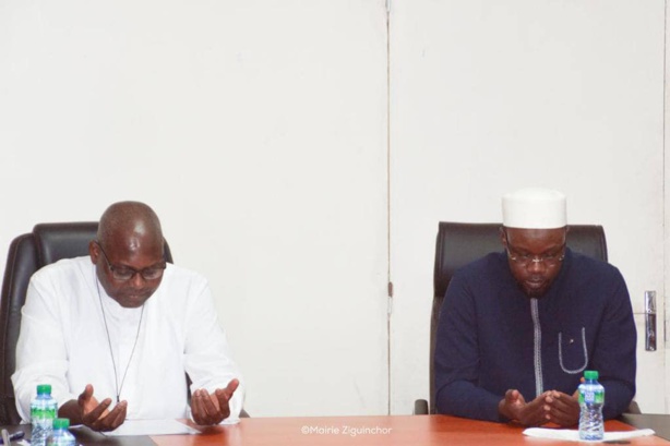 Ousmane Sonko chez l'archevêque de Ziguinchor Ousmane Sonko chez l'archevêque de Ziguinchor