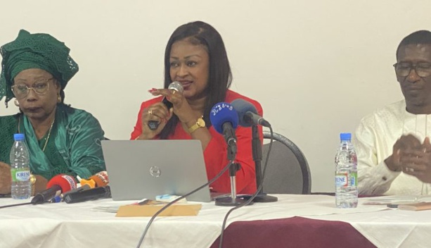 Déçue de son compagnonnage avec Macky : Rougui Bousso quitte l'APR et lance son Mouvement Déçue de son compagnonnage avec Macky : Rougui Bousso quitte l'APR et lance son Mouvement