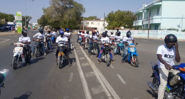 Transport à Dakar : les conducteurs de motos "Jakarta" prennent le pouvoir 
